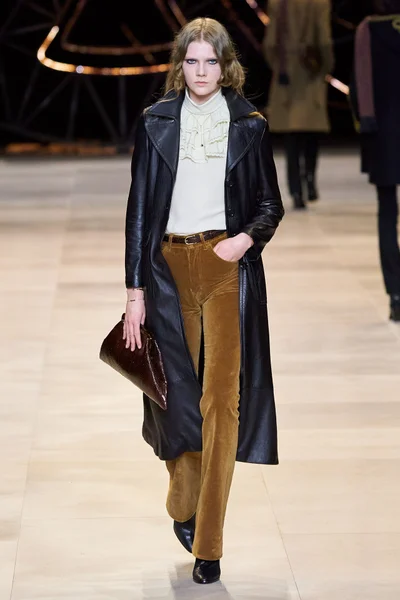 Look 28